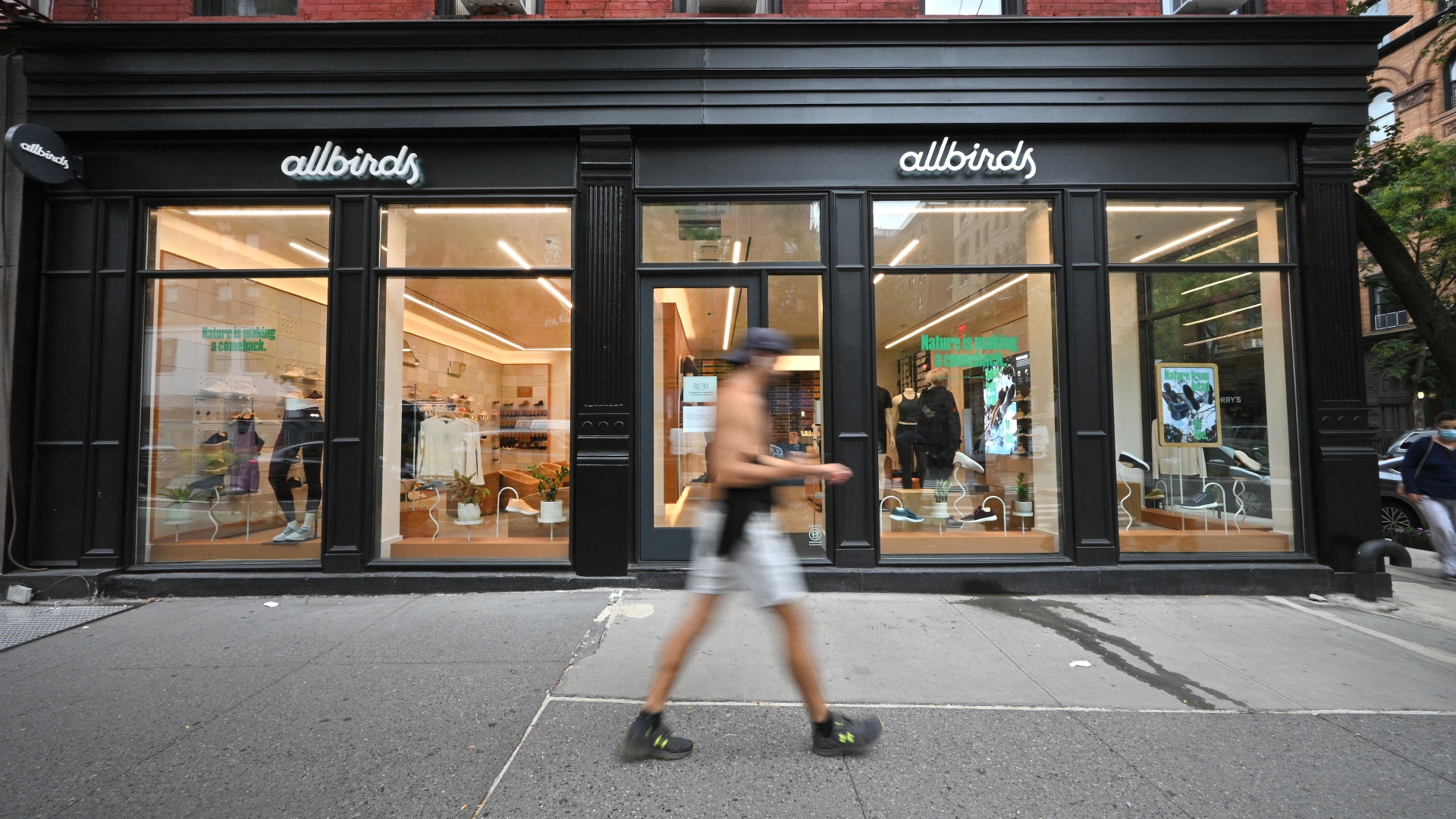 Allbirds shares soar 800% after ditching sneakers for… AI